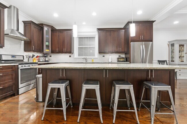 Photo - 1324 W Grand Ave Unit E2