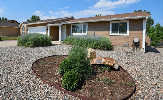 Building Photo - Bright & Updated Ranch in Pueblo West!