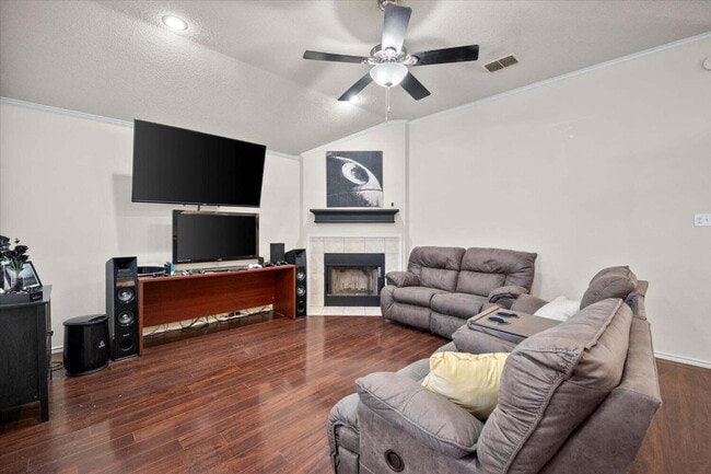 Photo - 3105 103rd St