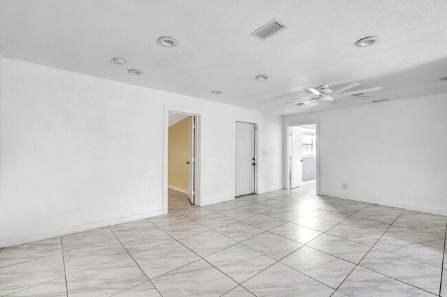 Photo - 4389 Bellewood St