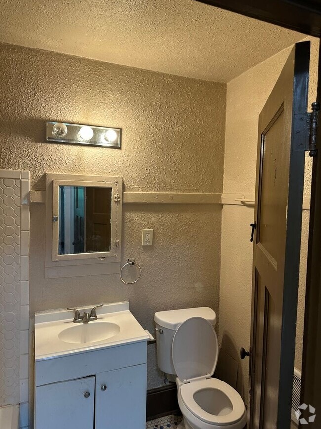 Building Photo - 2-Bedroom Apartment for Rent – $845 – Incl... Unit 6