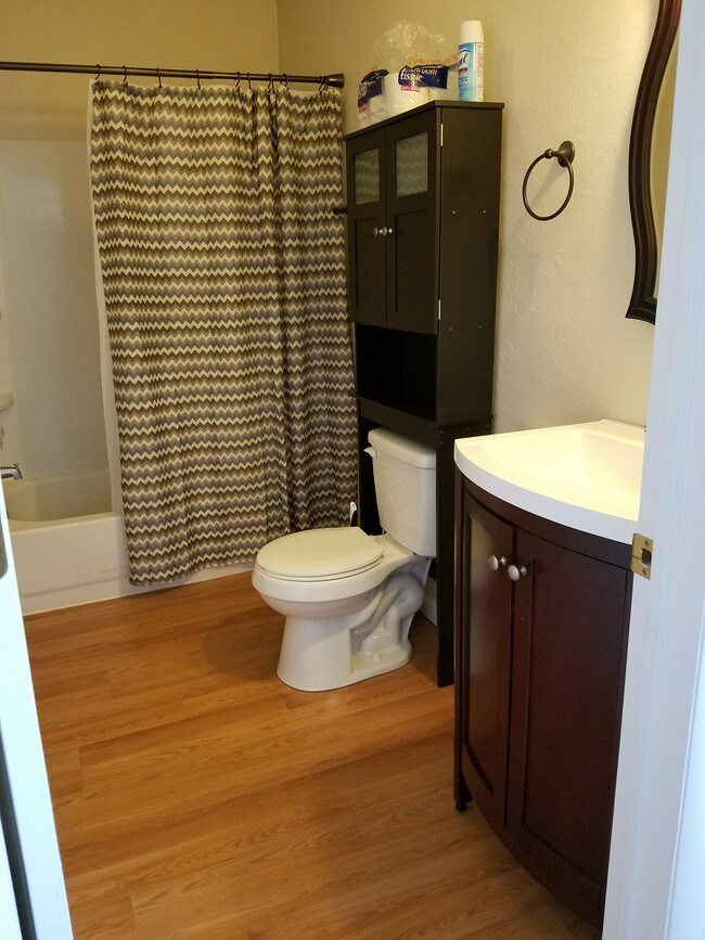 Bathroom - 1225 S Main St Unidad Ste 201