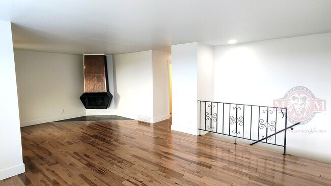 Photo - Remodeled 3 Bd 2 Ba Duplex Above Foothill