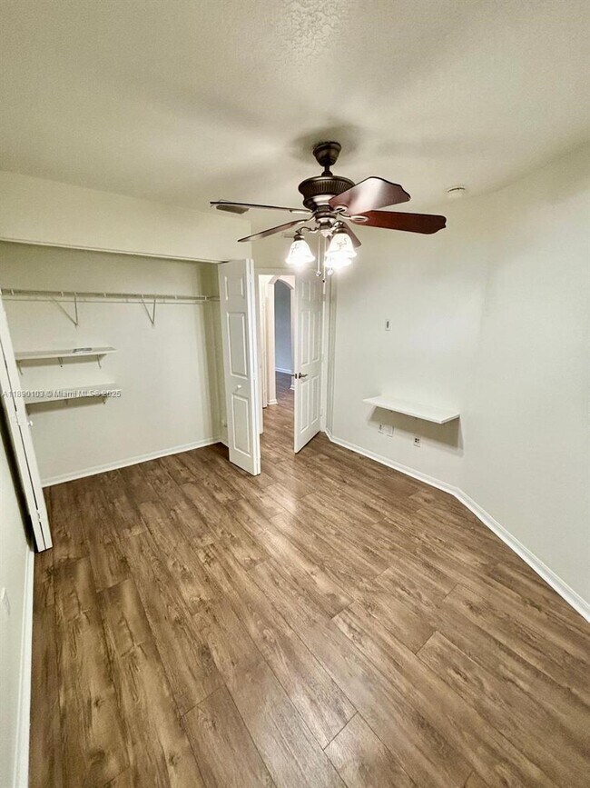 Photo - 4938 Leeward Ln