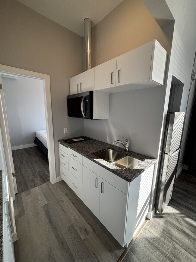 Building Photo - 117 Christina St N Unit 210