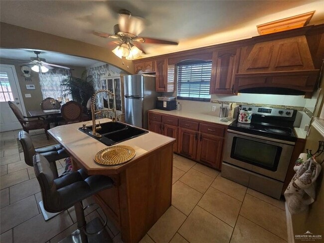 Photo - 22 W Chavez St