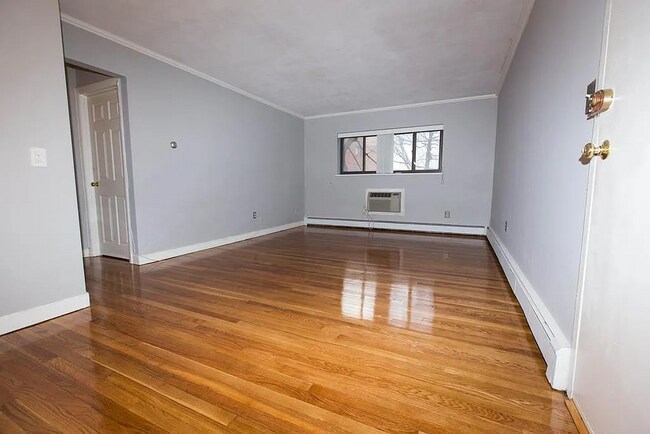 Photo - 12 Riverside St