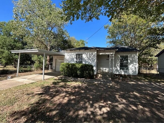 Photo - 8403 Tackett St