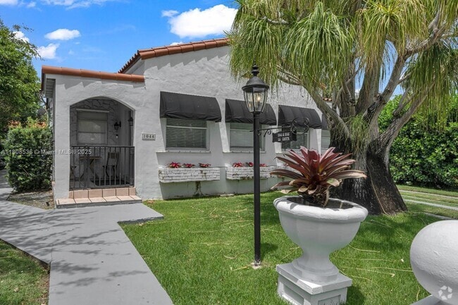 Building Photo - 1046 SW 13th Ct Rental