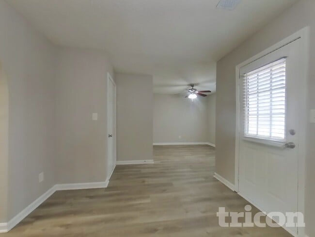 Photo - 5021 Meadow Trce