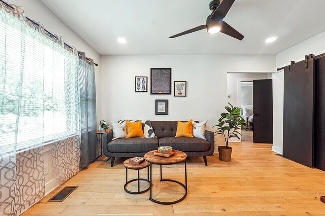 Photo - 2450 Hillcrest Dr