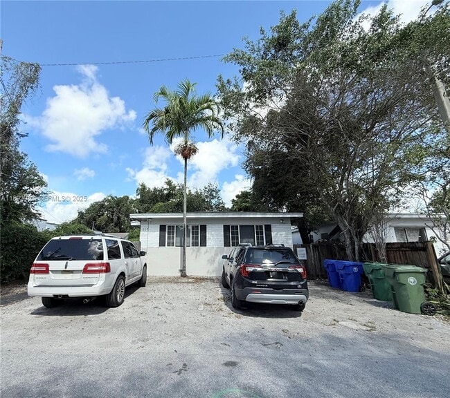 Building Photo - 337 NE 57th St Unit 2