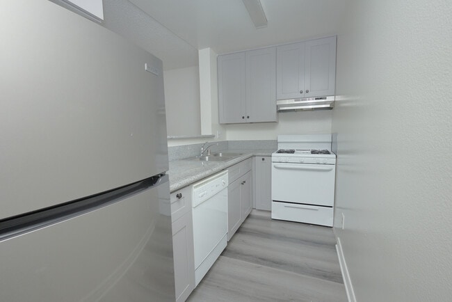 Photo - 1632 N Formosa Ave Unit 108