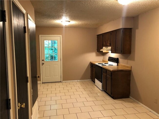 Photo - 605 N Betty Jo Dr