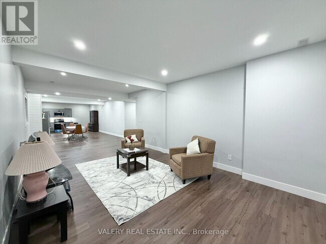 Photo - 1872 Longfellow Ave