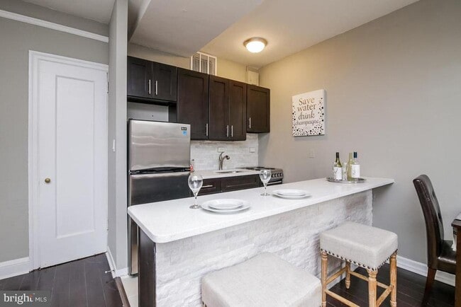 Photo - 2031 Locust St Unit 203