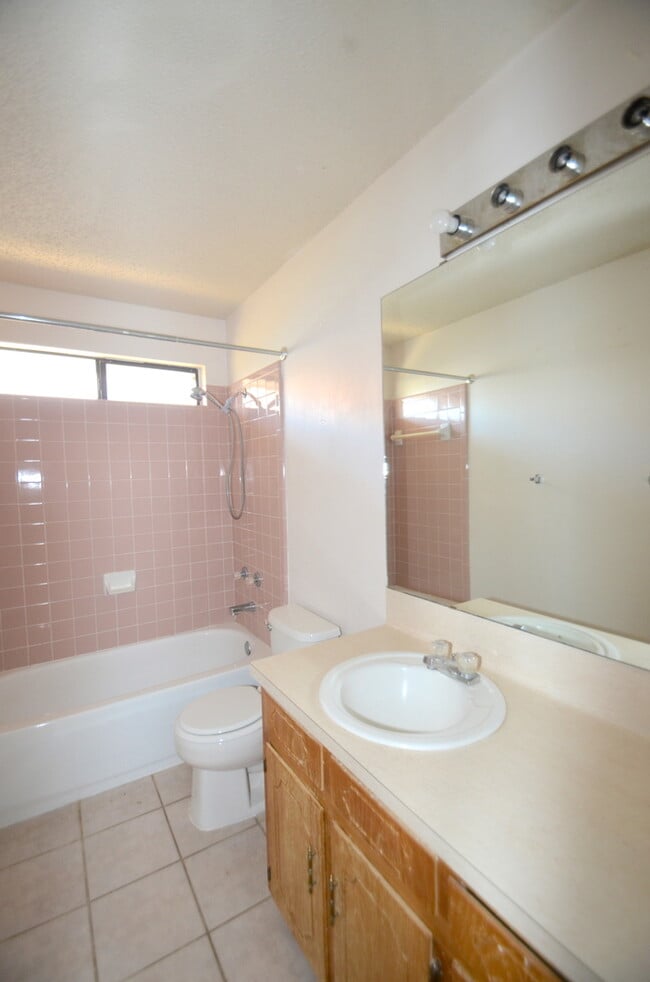 AMAZING 4 BED/ 2 BATH HOME IN WESTERN HILLS ESTATES- COVE! - AMAZING 4 BED/ 2 BATH HOME IN WESTERN HILLS ESTATES- COVE!