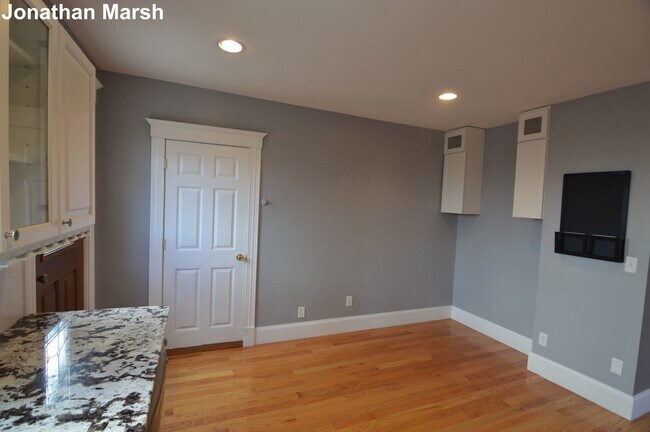 Photo - 97 Cushing Ave Unidad 3