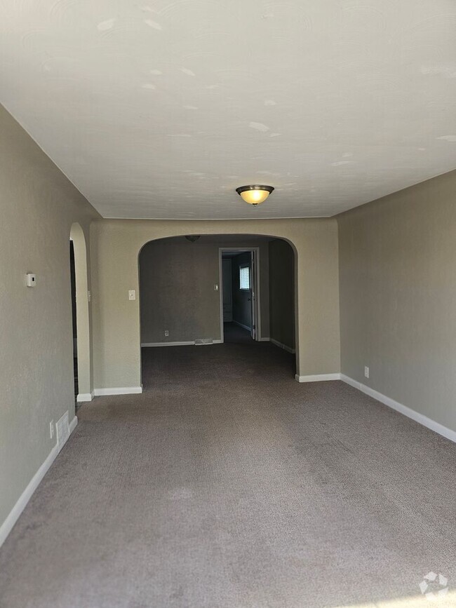 Building Photo - 609 N Division Ave Unit 609 N Division Ave,  A Rental