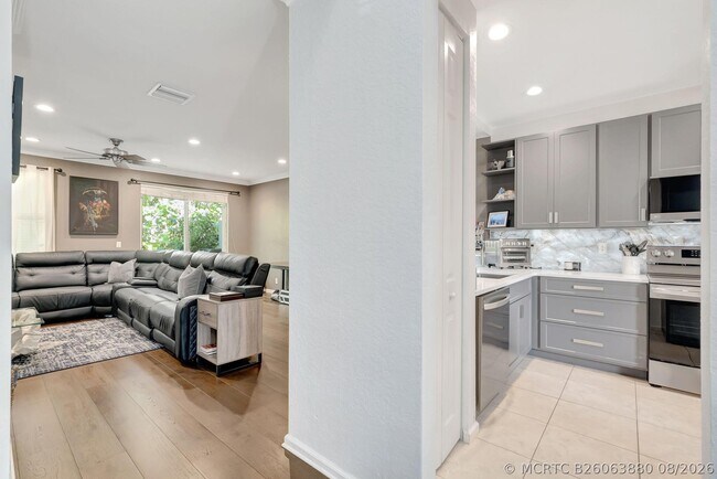 16089 Poppy Seed Cir