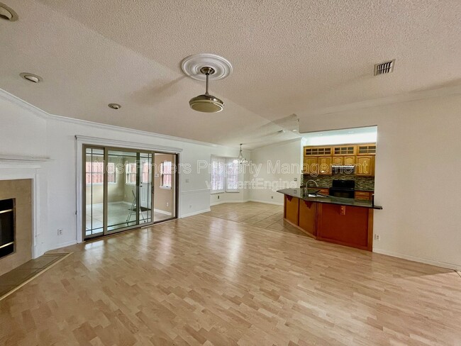 Photo - 2127 Forest Gate Dr W