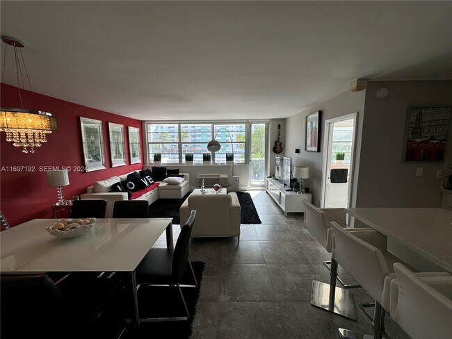 Photo - 5313 Collins Ave Unit 308