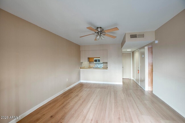 Building Photo - 3033 E Devonshire Ave Unit 3032