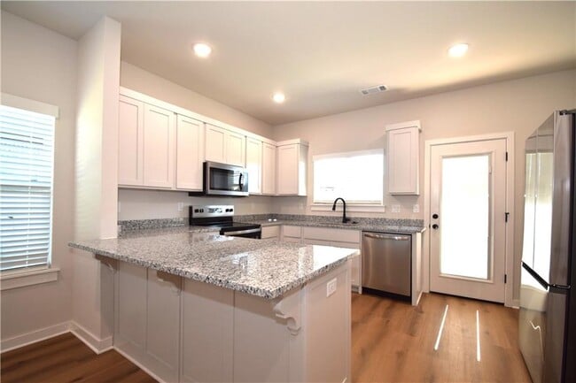 Photo - 540 Cosmos St