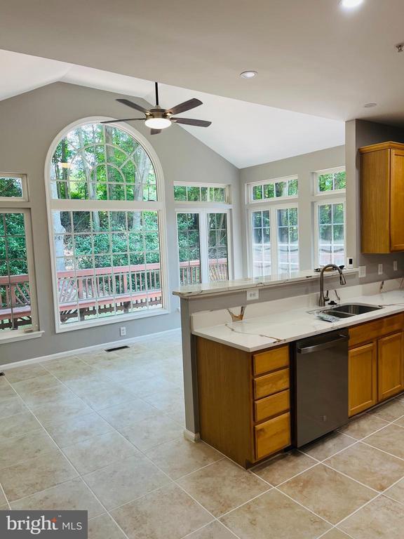 Photo - 10400 Twin Knoll Way