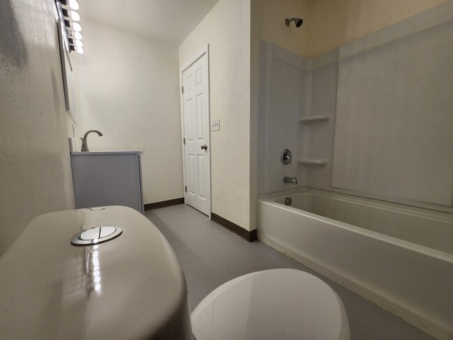 Photo - 749 Fischer Ave Unidad 2