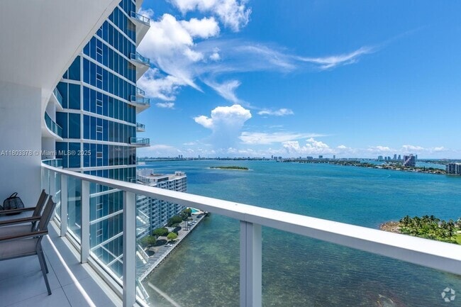 Building Photo - 2020 N Bayshore Dr Unit 2005 Rental