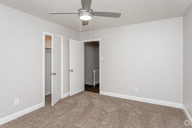 2BR, 1.5BA - 900SF