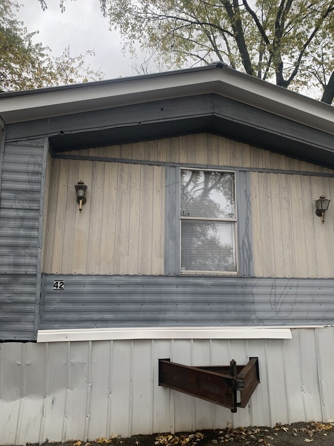 Building Photo - 42 Yoakum Cir