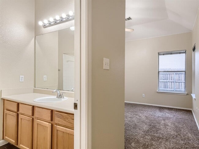 Photo - 2858 Southampton Way