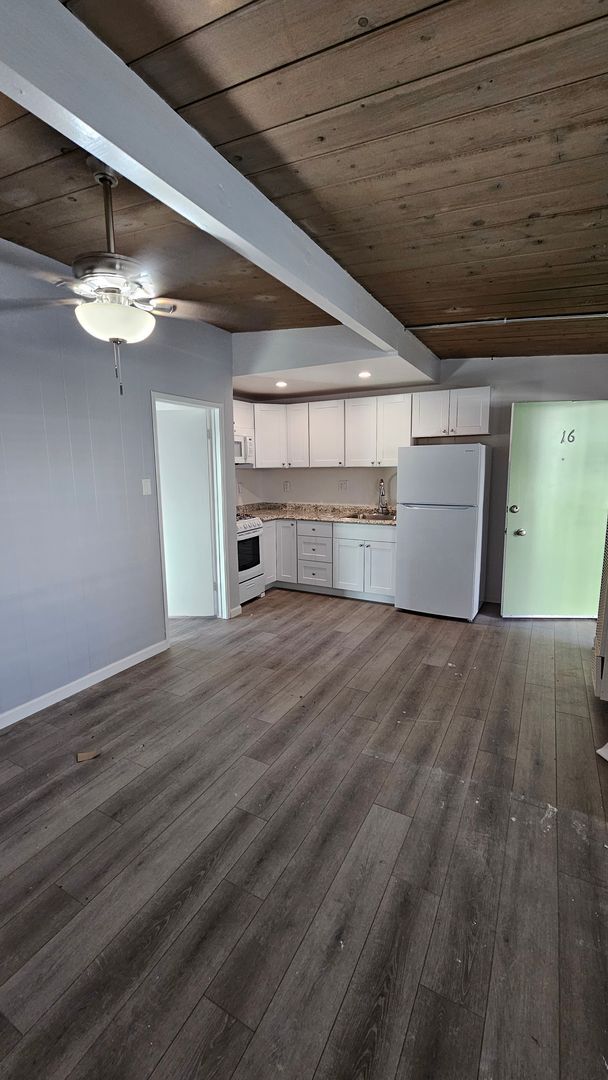 Redwood Terrace Apartments