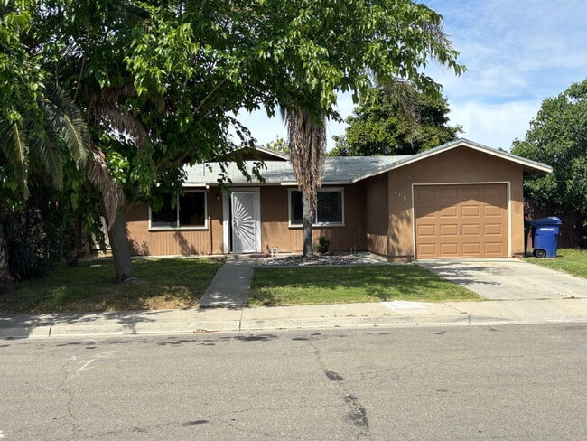 Photo - 2 Bedroom House Available Now for $1900!