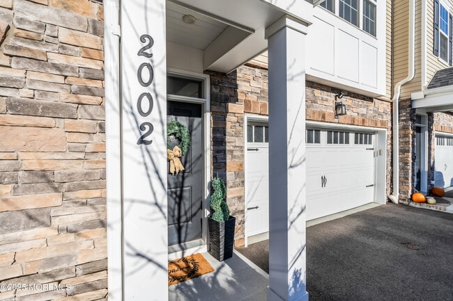 Photo - 2002 Evans Ln