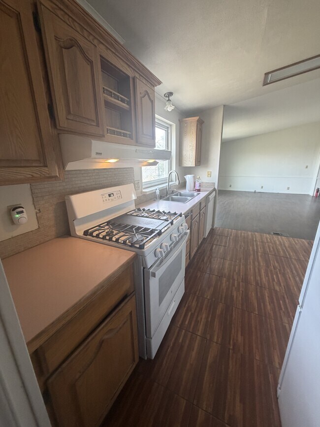 Photo - 690 Maple Ct
