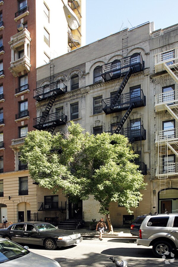 Photo - 133-135 E 30th St