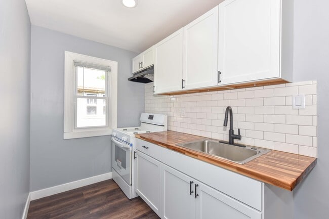 Photo - 4831 N 70th St