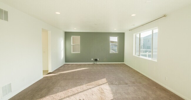 Photo - 1975 W 950 N