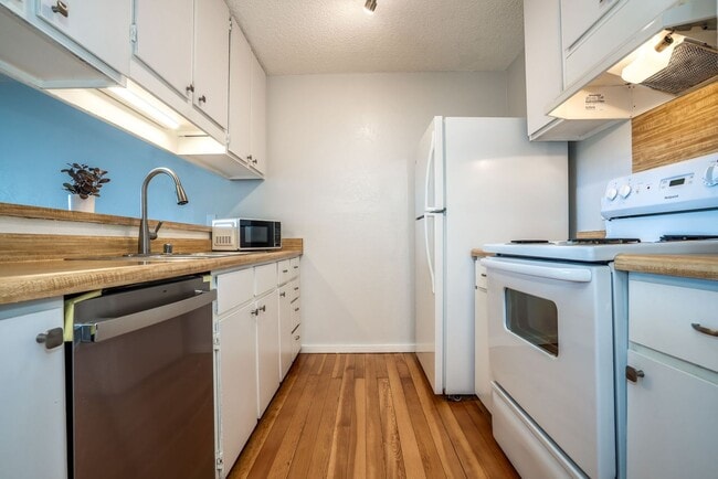 Photo - Beautifully Renovated 1 Bedroom/1 Bath Iao Gardens Condo with Ocean Views!
