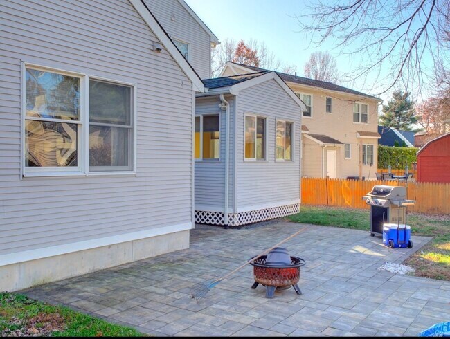 Photo - 43 Kingsbury Ln