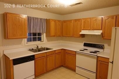 Photo - 102 Heatherbrook Ct Unit B