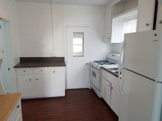 Photo - Walk to Beach, W/D, Shared Yard, Parking, No Pets