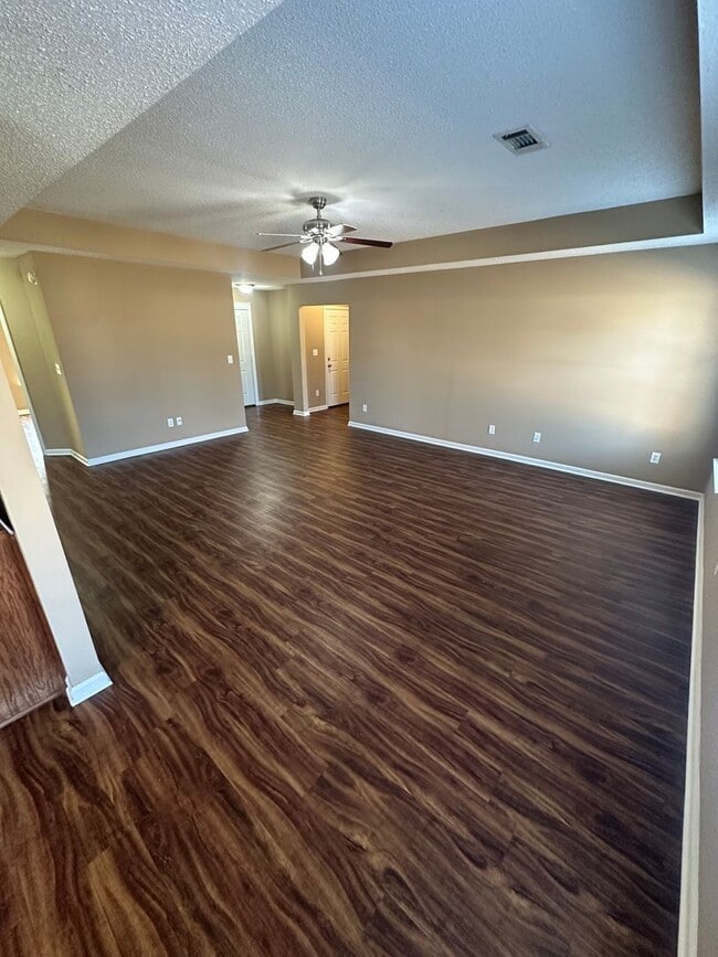 Photo - 105 Willow Point Dr