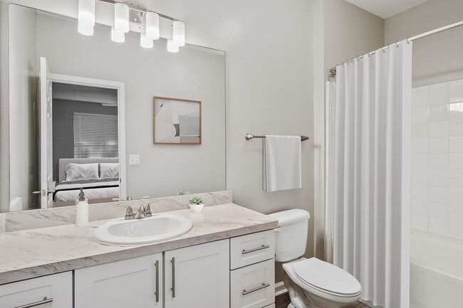 C195580_CreeksideVista_Bath_12