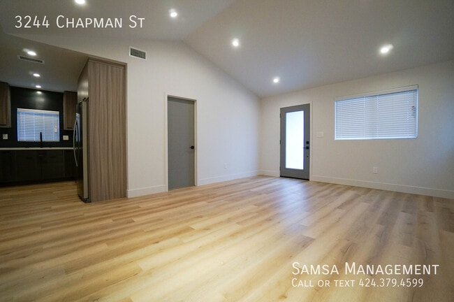 Photo - 3244 Chapman St