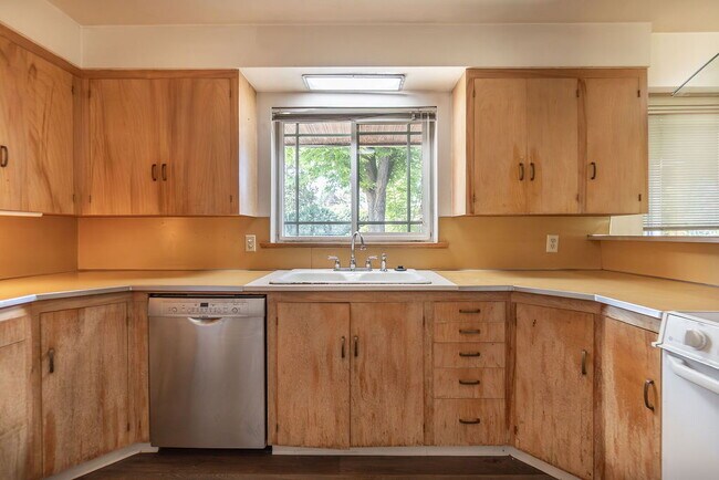 Photo - Spacious 3 bed 3 bath home