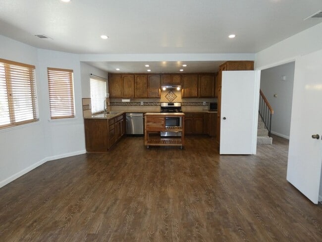 Photo - 303 Hartnell Rd